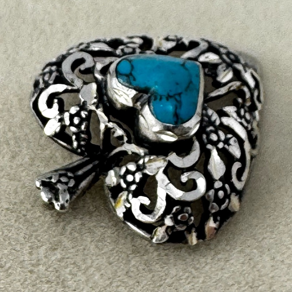 Vintage Sterling Silver southwestern Turquoise Heart Etched Floral Pendant - Picture 3 of 6